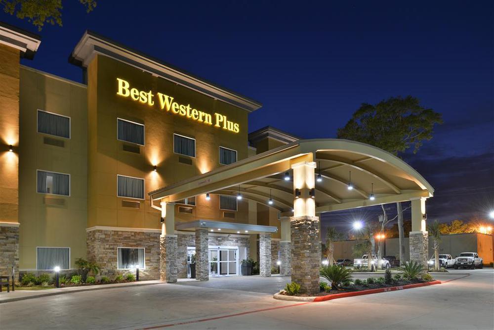 Western Jackson & Hotel Lake Jackson
